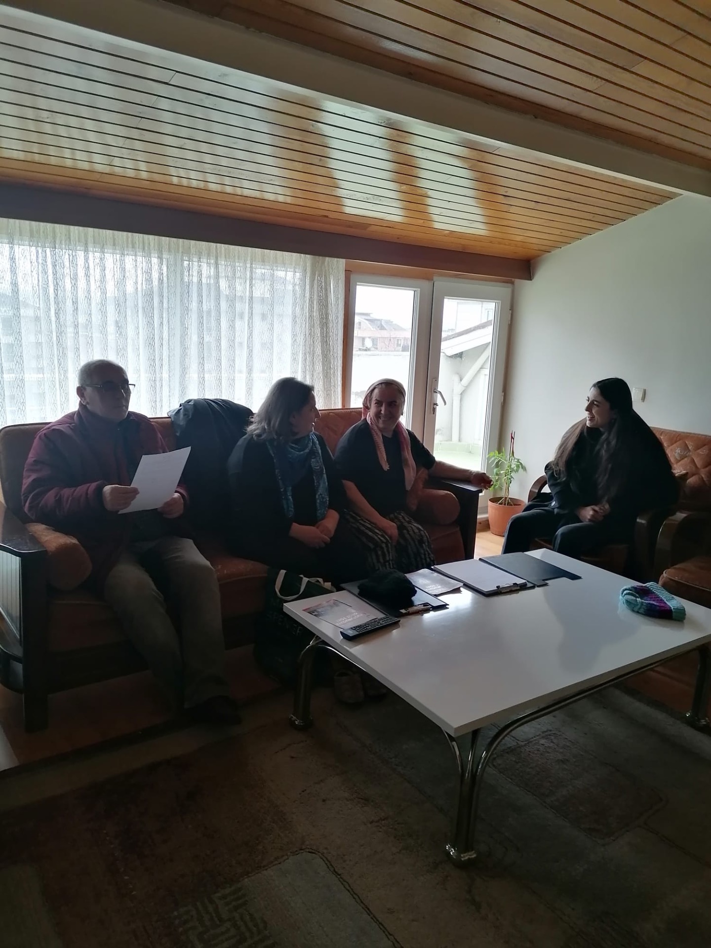 AYDINLAR MAHALLESİ'NDE UYUŞTURUCUYA GEÇİT YOK!  Çekmeköy İlçe Başkanlığımız Aydınlar Mahallesi'nde metruk binaların yıkılması ve uyuşturucuya karşı mücadele kapsamında başlattığı imza kampanyasını kapı kapı gezerek mahalleliye duyurmaya devam ediyor.   Başarıya ulaşana kadar çalışmalarımıza aynı kararlılıkla devam edeceğiz!